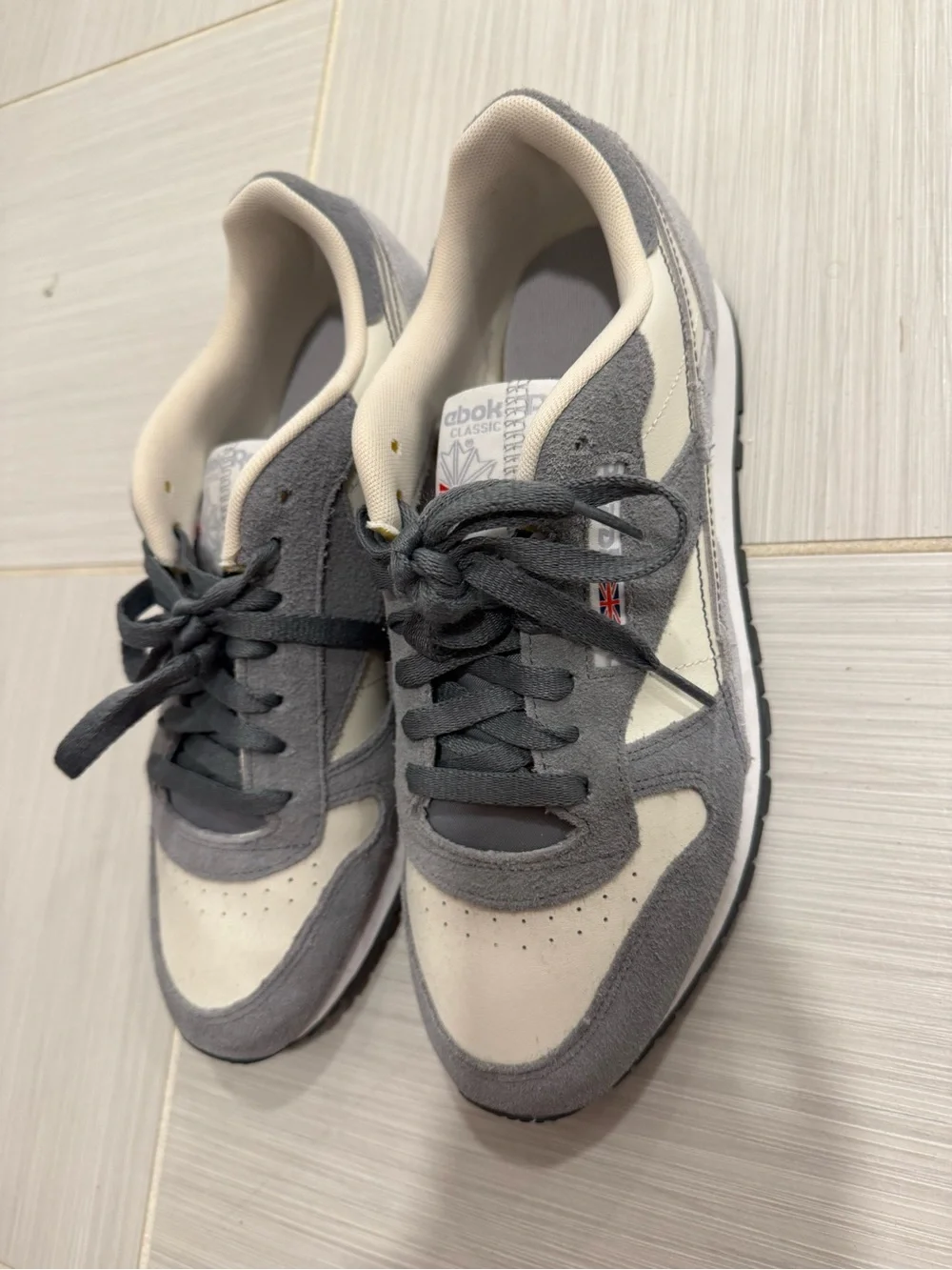 Reebok Men's Gray and White Classic Low-Top Sneakers